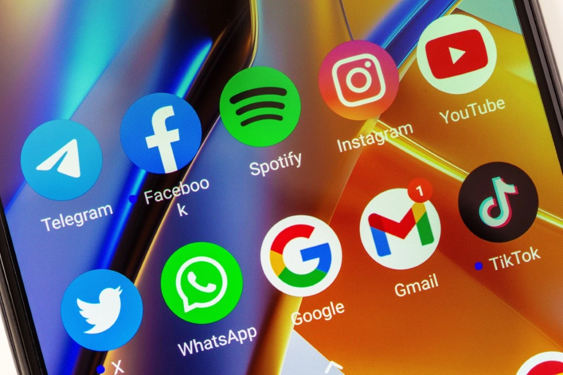 many popular apps are native - spotify, whatsapp, and more