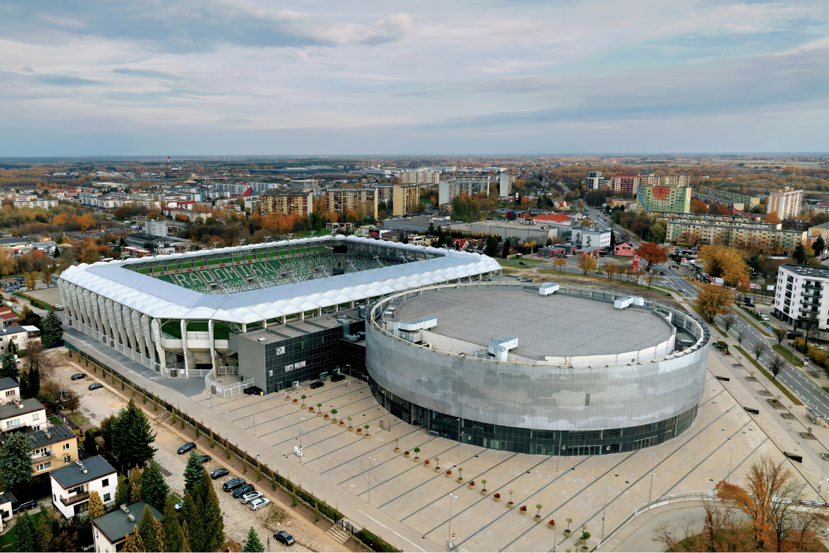 Inside the Smart Stadium: Mobile Ordering, Wayfinding, and IoT for Sports Venues