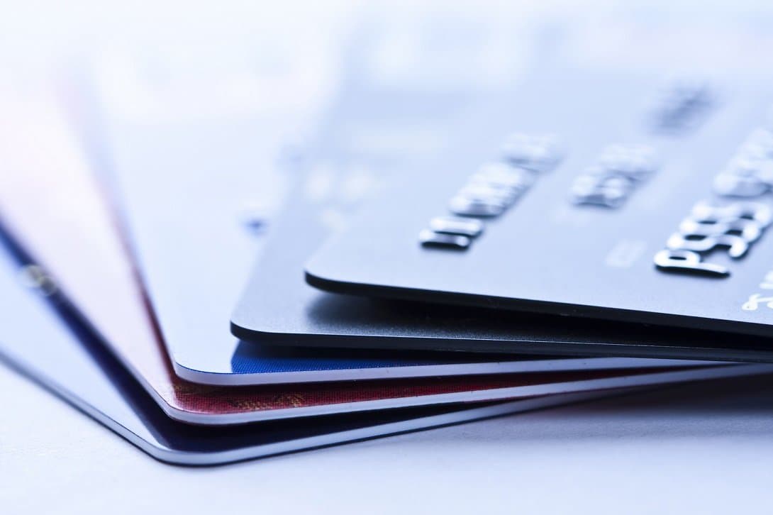 The Difference Between a Credit Card and a Debit Card