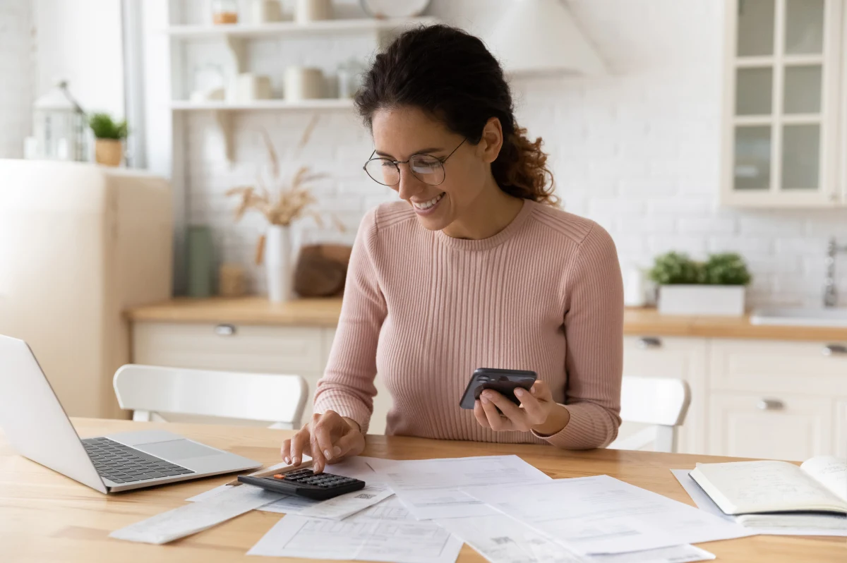 woman working on expense management