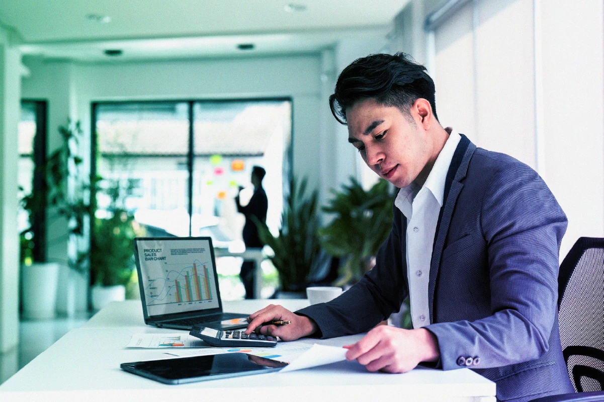 expense management traditional